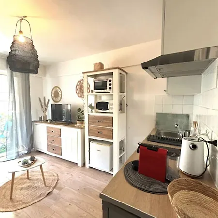 Lägenhet Charming For Two With Balcony In