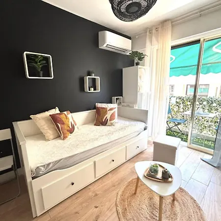 Charming For Two With Balcony In * Αντίμπ
