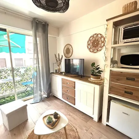 Charming For Two With Balcony In Apartment