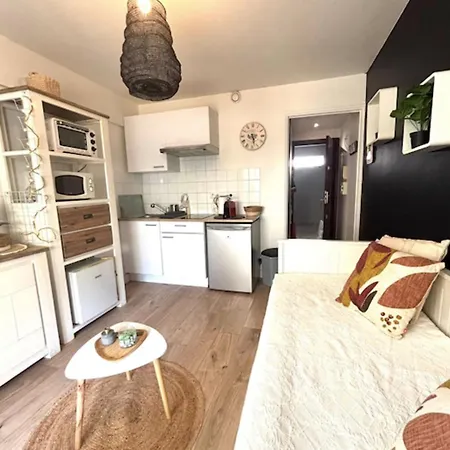 Διαμέρισμα Charming For Two With Balcony In